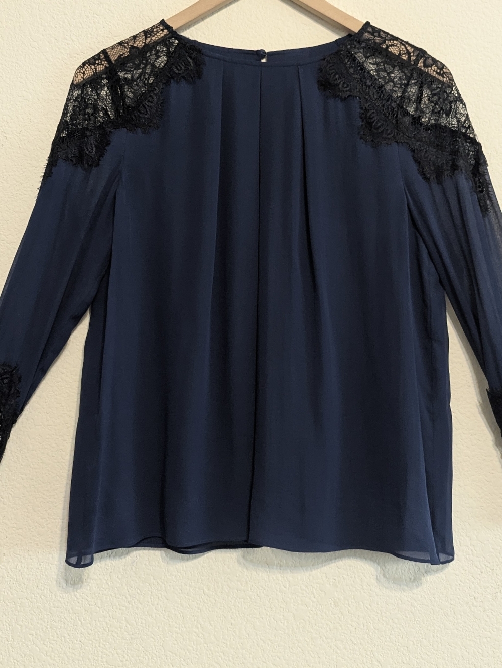 Alice + Olivia Silk Dark Blue With Lace & zipper detail Blouse Top Size XS EUC